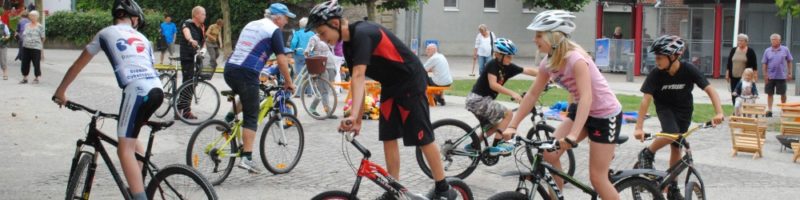 Cyklende børn i Holbæk Cyklende børn i Holbæk